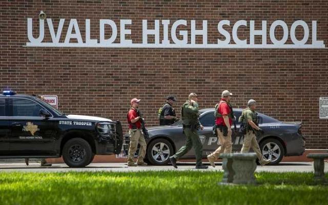 बंदूकधारी ने स्कूल में घुसकर की ताबड़तोड़ फायरिंग, 14 छात्रों सहित 15 की मौत